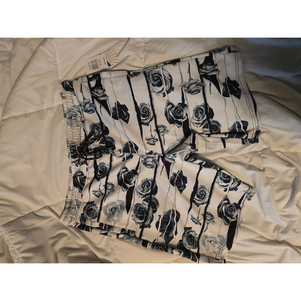 Men's Shorts By Fresh Prints of Bel Air Large NWT